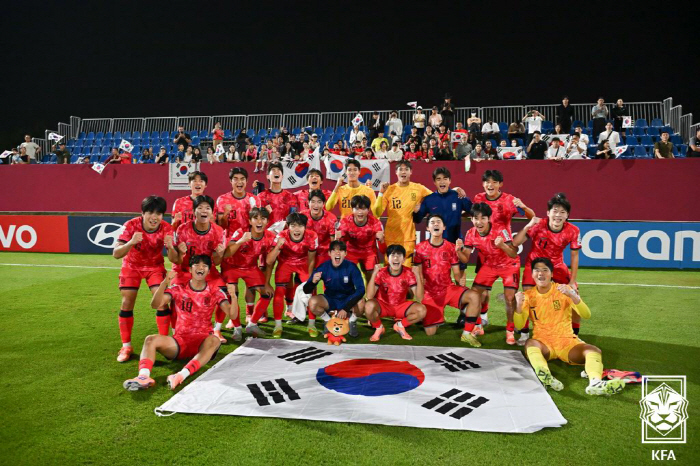 The soccer ball is round. Baek Ki-tae, who ran unbeaten, made a return match with England, the main country, for the first time in 10 years...Round of 32 clash on the 15th