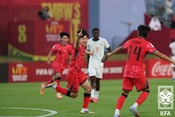 The soccer ball is round. Baek Ki-tae, who ran unbeaten, made a return match with England, the main country, for the first time in 10 years...Round of 32 clash on the 15th