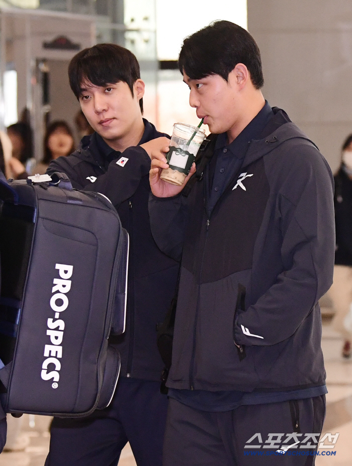 Wontaein's sticky Moon Dong-ju, the two men who became closest to each other in the national team (departure site for the national team)