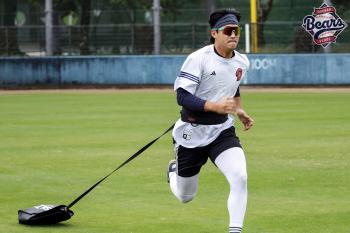 Wow, you're going to do this? I thought it was a Marine camp.. Pitchers 15kg sandbag running! → It feels like my lower body has gotten stronger