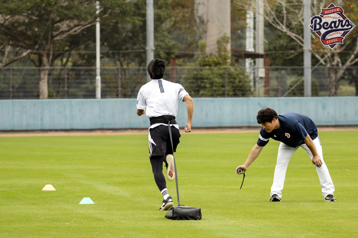Wow, you're going to do this? I thought it was a Marine camp.. Pitchers 15kg sandbag running! → It feels like my lower body has gotten stronger