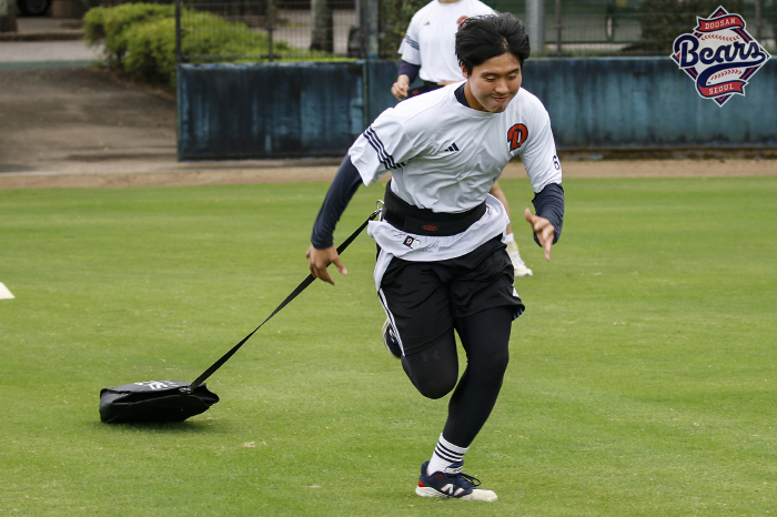 Wow, you're going to do this? I thought it was a Marine camp.. Pitchers 15kg sandbag running! → It feels like my lower body has gotten stronger