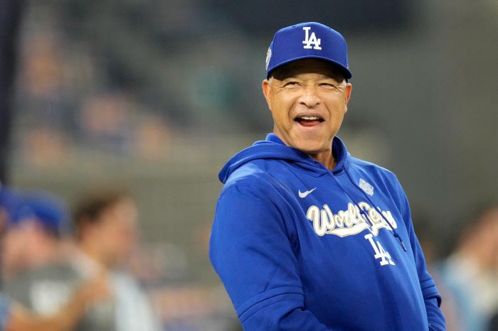 Don't just look at the results! It's not touching, right? Coach LAD Roberts Reasons for Zero Votes in Coach of the Year Award despite 2 consecutive World Series defeats