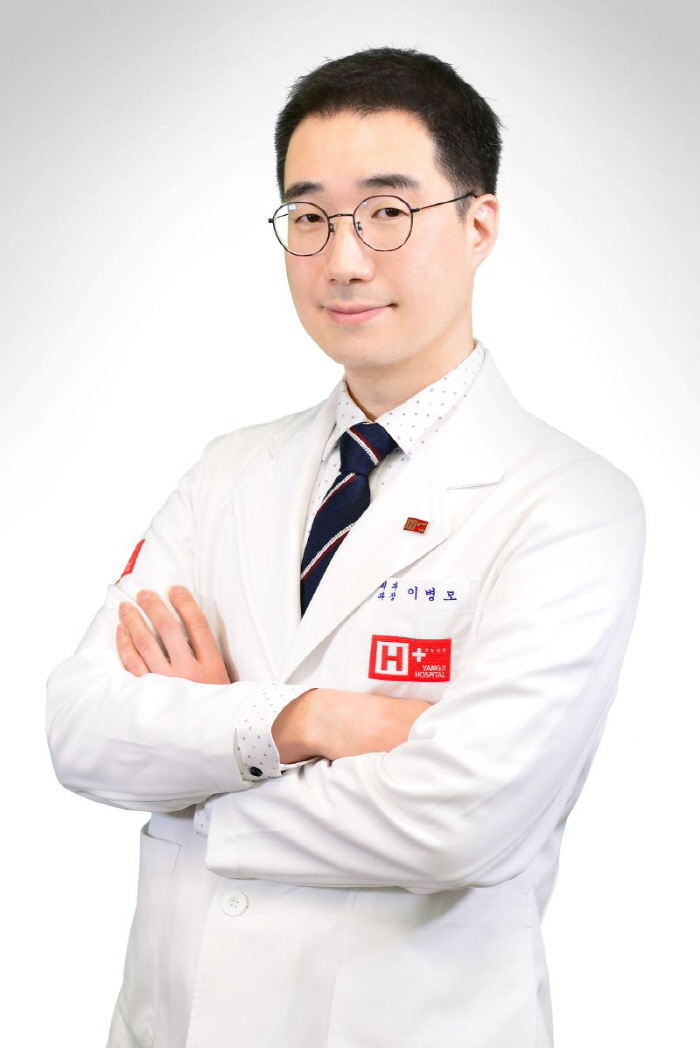 Gallbladder disease with few symptoms, robotic surgery reduces pain, scars, and complications