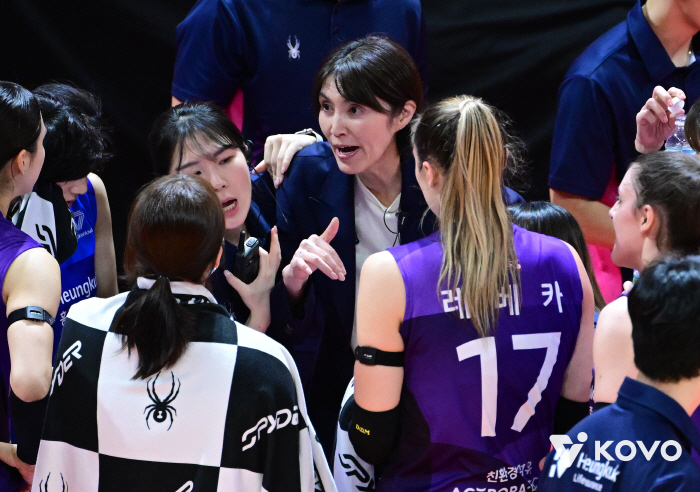 Lee Da-hyun injured → 3 sets defeat hurt so much...I had a chance to win