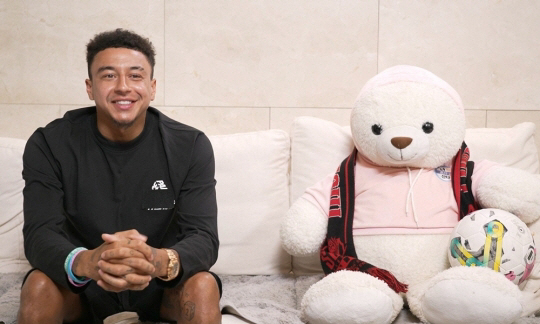 Legendary soccer player Lingard, Nahonsan is coming..For the first time ever, the Han River View House was unveiled