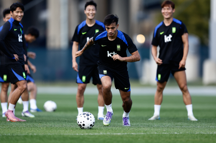 October rebounded after a crushing defeat, and November when results are all-in...Hong Myung-bo's final A match in 2025 is the point to watch in two consecutive A matches