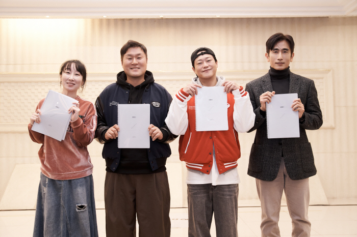 Comeback with a sudden chill cross sequel..Hwang Jung-min X Yeom Jung-ah reunited with Cross 2