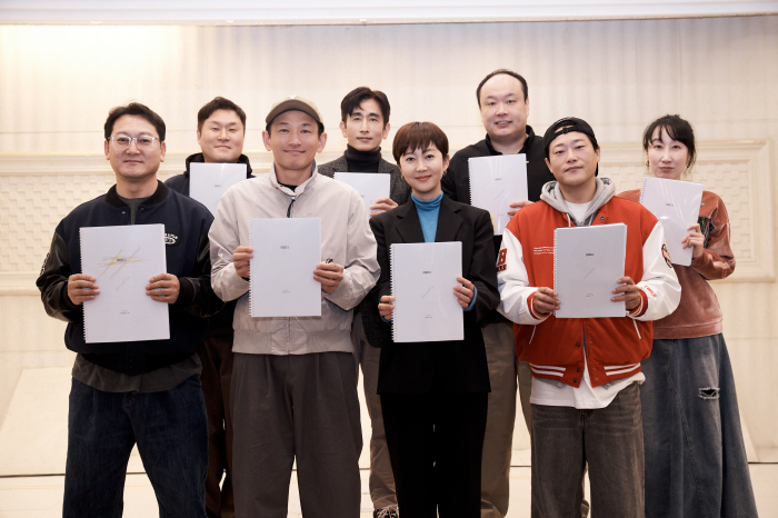 Comeback with a sudden chill cross sequel..Hwang Jung-min X Yeom Jung-ah reunited with Cross 2