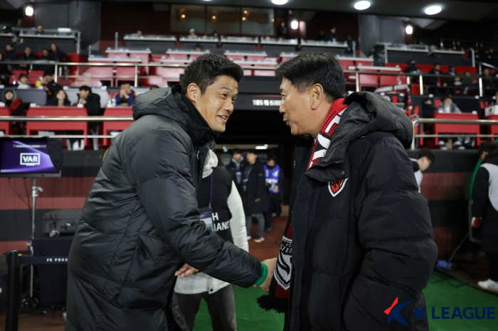 The end of the legend is that the goalkeeper, who stands tall as a J-League legend in public abuse, is like Jung Sung-ryong in his soccer life!