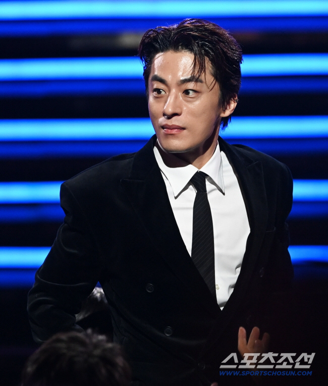 I've been waiting a long time, old-fashioned emotional melodrama..Let's say it will be released on December 31st