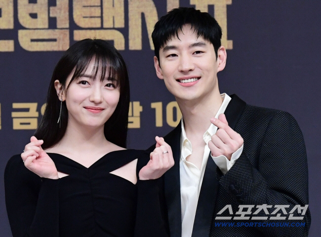  Lee Jehoon and Pyo Yejin are coming up..The first episode of Lee Suji's Sister Cafe will air on the 15th
