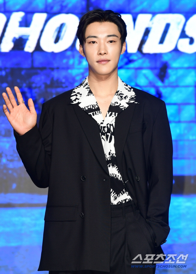  Because he's handsome...Controversy over extramarital affairs Jung Woo-sung and Hyun Bin will appear on Christmas Eve (Roundup)