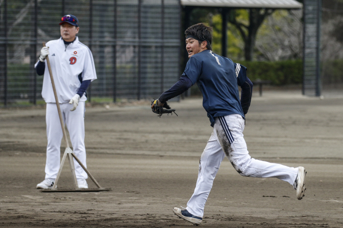 Why aren't they drinking water? → It rolled like a real individual battle. To the point where the bare ground turned into mud