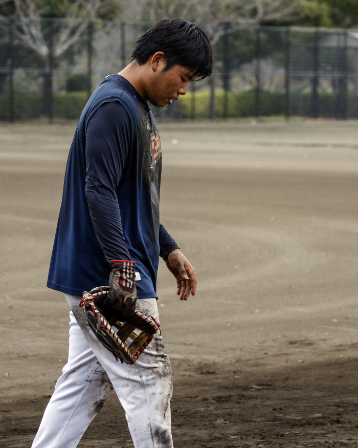 Why aren't they drinking water? → It rolled like a real individual battle. To the point where the bare ground turned into mud
