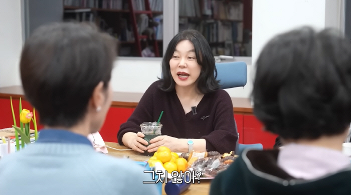 11 billion people are Choi Hwa-jung, and at the age of 65, the first priority is to visit a marriage information company with a lot of money