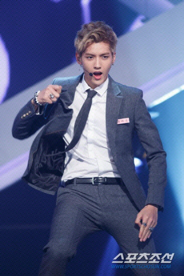 Chris, a former EXO member of underage sexual assault, reignites rumors of death. There are many versions of death rumors