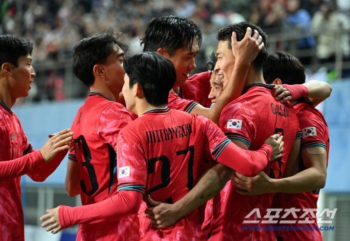  Congratulations, Kyu-sung, the teammates who rushed when Cho Kyu-sung scored a comeback goal for human victory...It's the most touching story ever