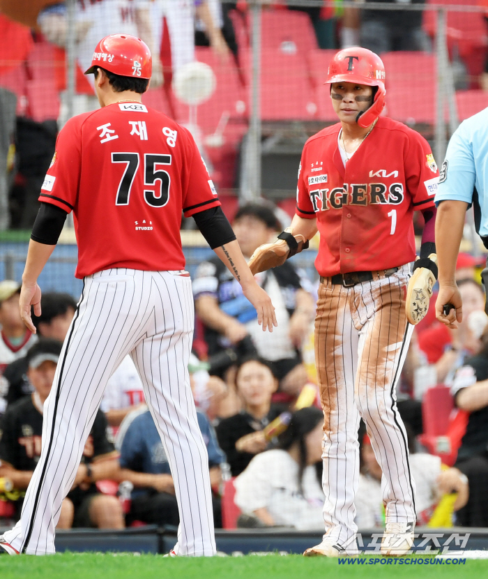 Doosan's Park Chan-ho official, whether it's on or off