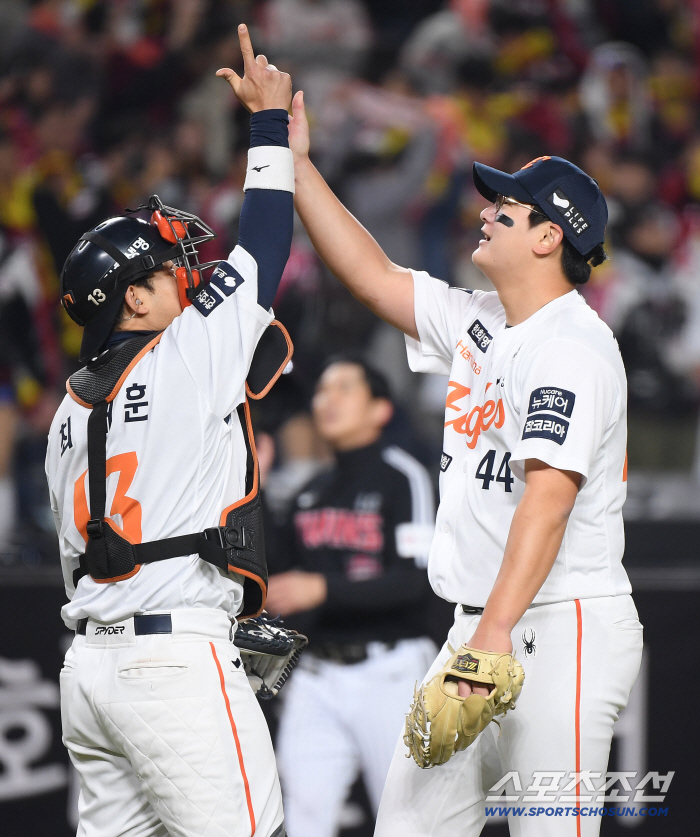 Let me come to the ballpark one more day. My senior's last wish was to play one more game, and the national team catcher was in tears 
