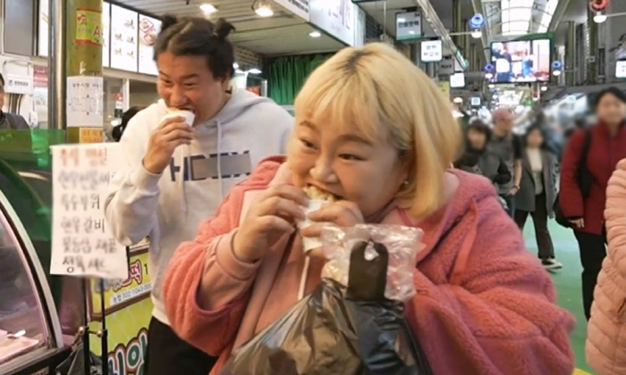 Lim Woo-il, you succeeded. Open your wallet after opening the Hangang View House. I'll buy it for you. (Na Hon-san)