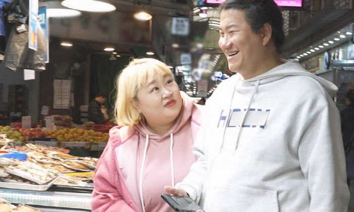 Lim Woo-il, you succeeded. Open your wallet after opening the Hangang View House. I'll buy it for you. (Na Hon-san)