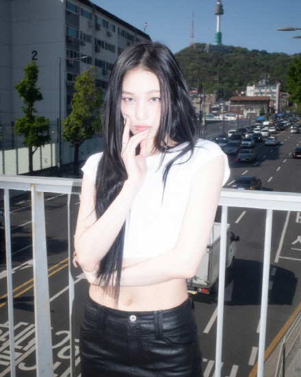 Old def Annie, chairman of Shinsegae Chung Yoo-kyung, now calls herself Annie Mom