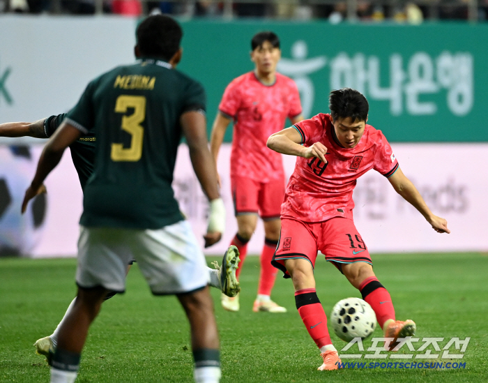Dangerous tackle → Lee Kang-in is the ace of bench clearing, and Bolivia is the LEE intensive check!