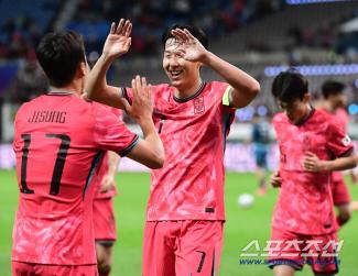  Hong Myung-bo, who returned to the bench four-back of 2nd-line Cho Kyu-sung, where Son Heung-min's spearhead is strong, announces the selection against Bolivia