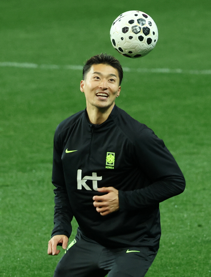 Hong Myung-bo, who returned to the bench four-back of 2nd-line Cho Kyu-sung, where Son Heung-min's spearhead is strong, announces the selection against Bolivia