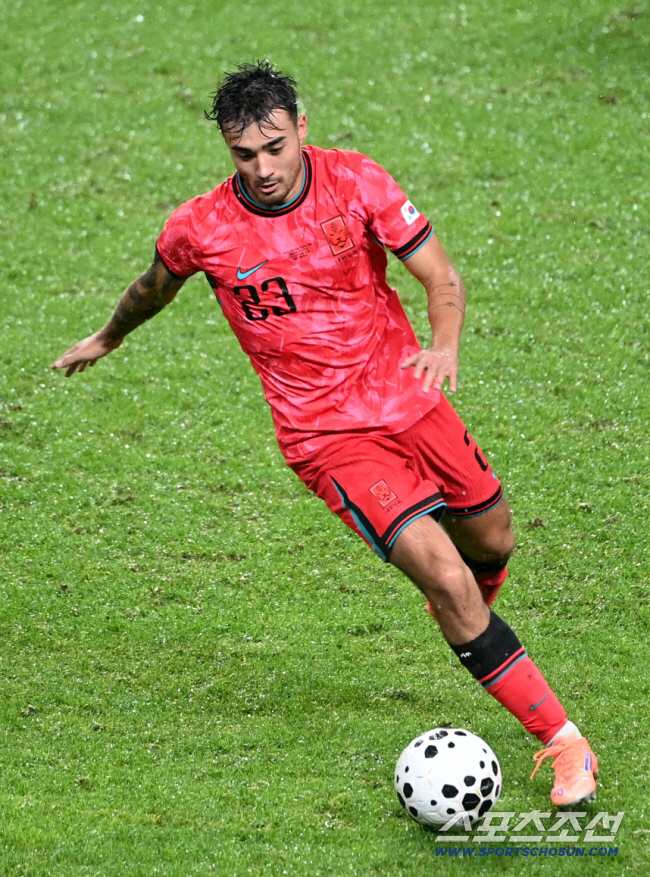 Hong Myung-bo, who returned to the bench four-back of 2nd-line Cho Kyu-sung, where Son Heung-min's spearhead is strong, announces the selection against Bolivia