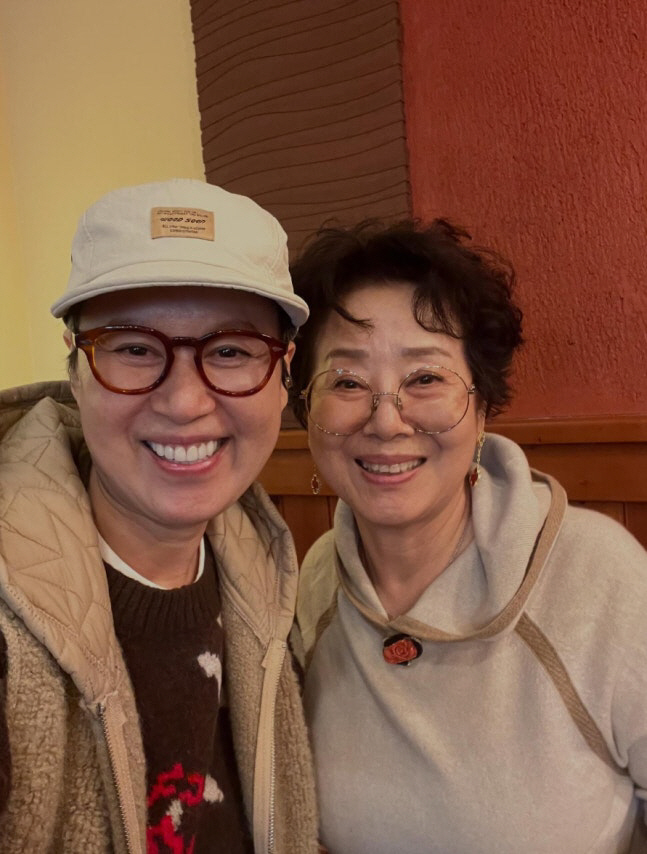 Park Mi-sun reunites with Sunwoo Yong-nyeo in 'Battle with Breast Cancer' and 'Sunwoo Mom'...20 years of friendship is shining
