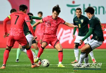  Kim Jinkyu and Son Heungmin passed