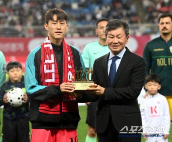  Lee Jae Sung who joined Century Club