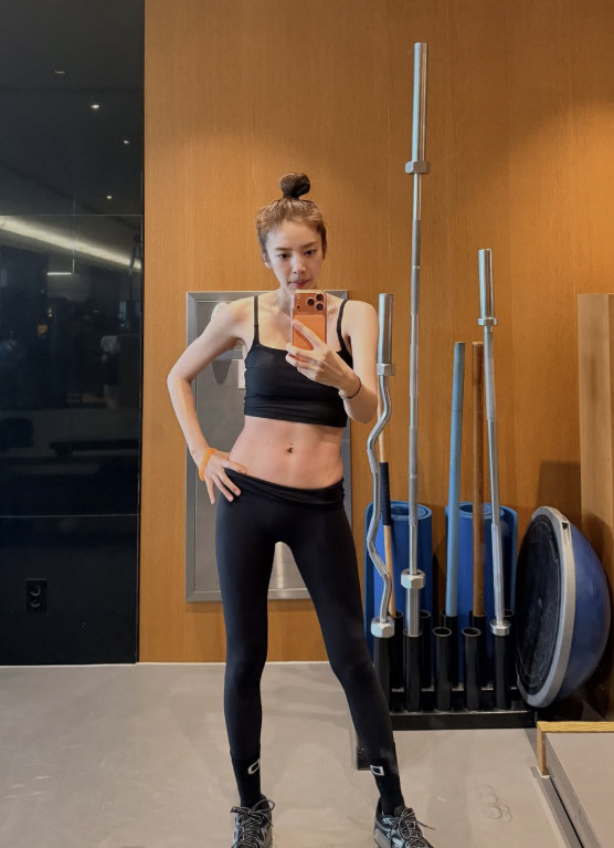 Son Dambi, is it worth working out your skinny abs after 7 months of giving birth?