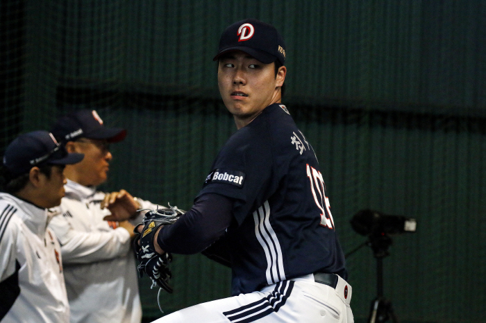There was also a 150km two-seam feature, the main character of the mega trade with Lotte! → The eyes of Kim Won-hyung, a scary pitcher when he caught control of the ball, glistened.