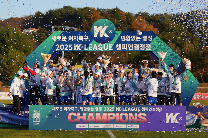 Hwacheon KSPO Women's Soccer Team wins the WK League for the first time in 14 years achieves the first treble in women's business football!