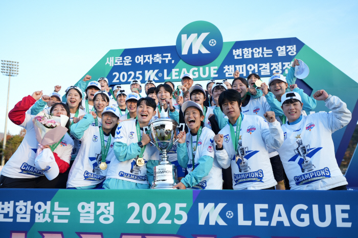 Hwacheon KSPO Women's Soccer Team wins the WK League for the first time in 14 years achieves the first treble in women's business football!