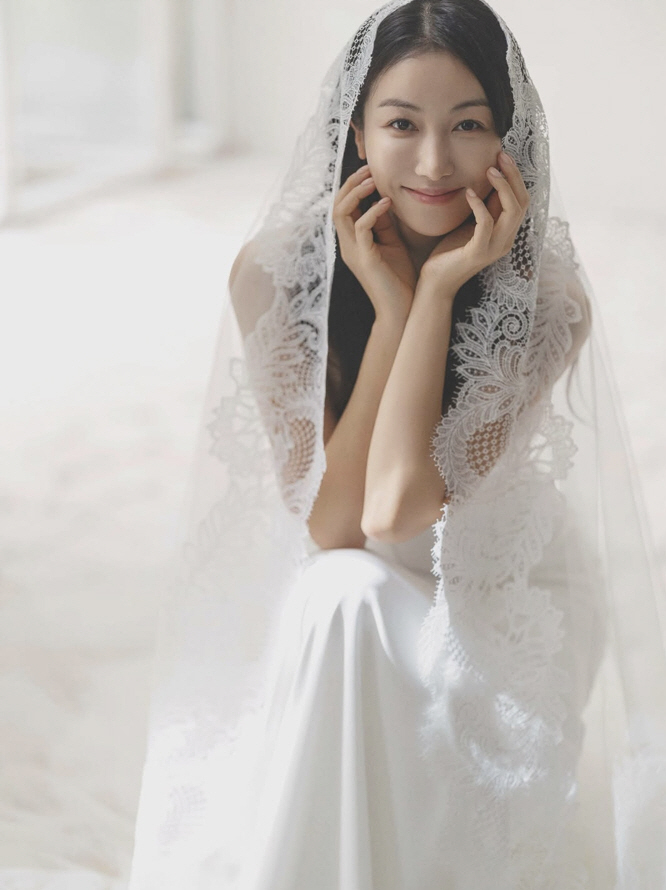 Kim Ok-vin Expresses Gratitude to Fans One Day Before Her Wedding