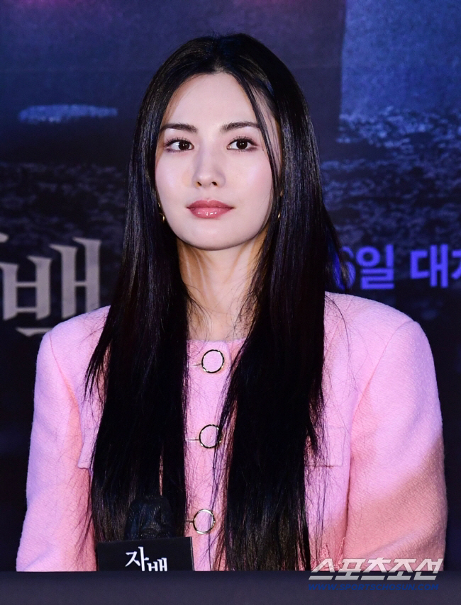 Nana's side said, 'Invasion of the home of a robber with a weapon..My mother is unconscious. 'Necessary Situation for Stability'