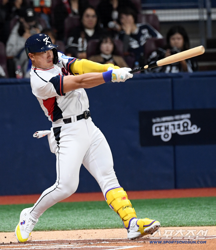 There are all good hitters. The center of the Songseongmunno City's Environmental Bogyeong. The left and right zigzag lineup is complete.