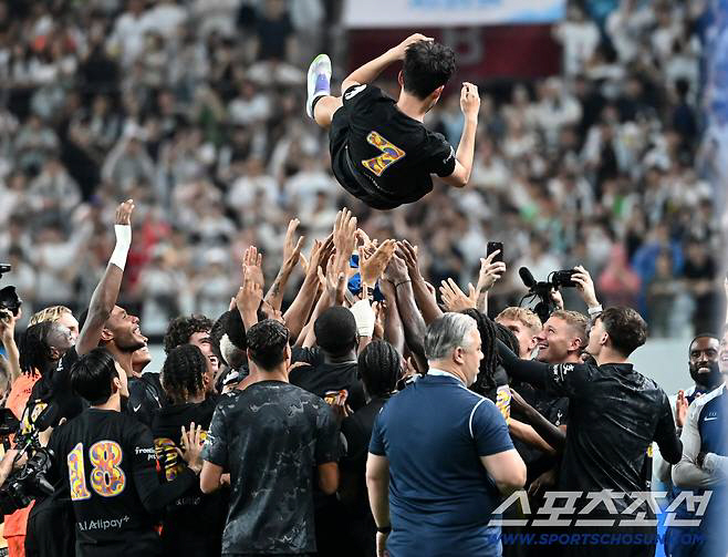 Tottenham, which has halved profits after leaving Son Heung-min and Son Heung-min, may push for a friendly match with SON's LA FC to make up for it