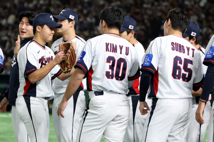 The 154km fastball worked. Jung Woo-ju, 3 innings of no hit. The second and third bases with one out are also scoreless. the birth of a monster rookie