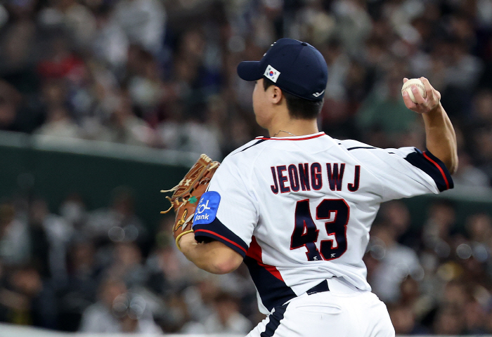 The 154km fastball worked. Jung Woo-ju, 3 innings of no hit. The second and third bases with one out are also scoreless. the birth of a monster rookie