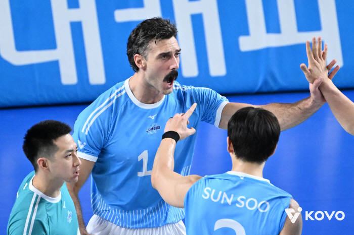 Apologizing, 5 consecutive wins 1st place, Jung Ji-seok is crazy...Korean Air Overcomes Hyundai Capital