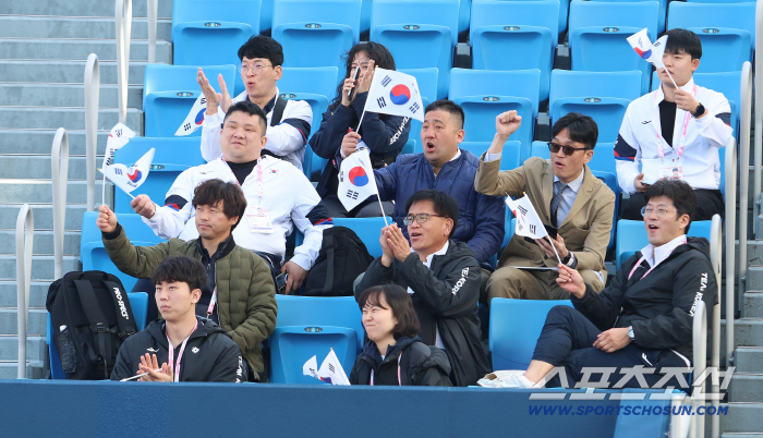 Deaflympics ★ Deaf Tennis Star ★ Lee Deok-hee lightly wins the first round of singles