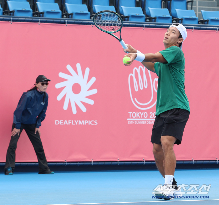 Deaflympics ★ Deaf Tennis Star ★ Lee Deok-hee lightly wins the first round of singles