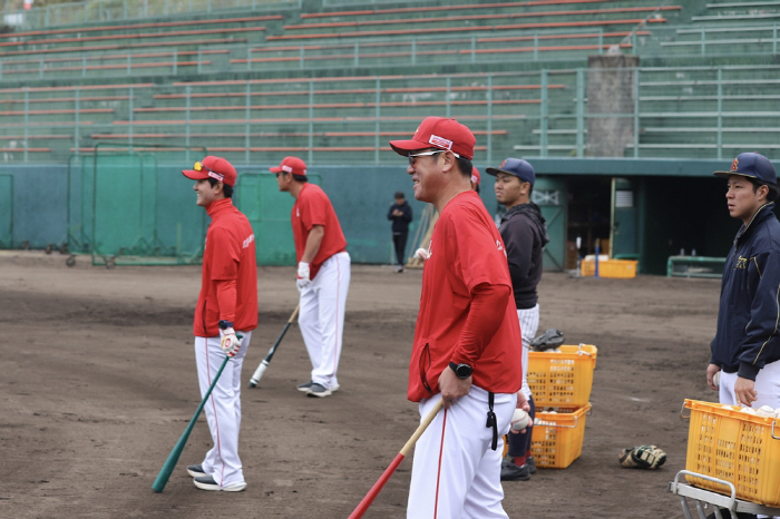 The first brother in KBO history to say goodbye to blue blood and tears in 24 years