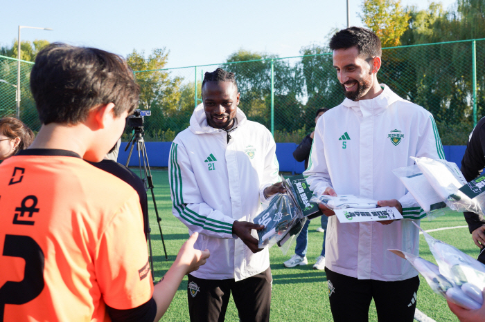 Gamboatumashi, Jeonbuk, Turned into a Daily Soccer Instructor, A Meaningful Time with Multicultural Children