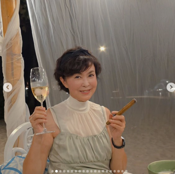 Golden purple, cigar, wine at the same time...This is a movie scene